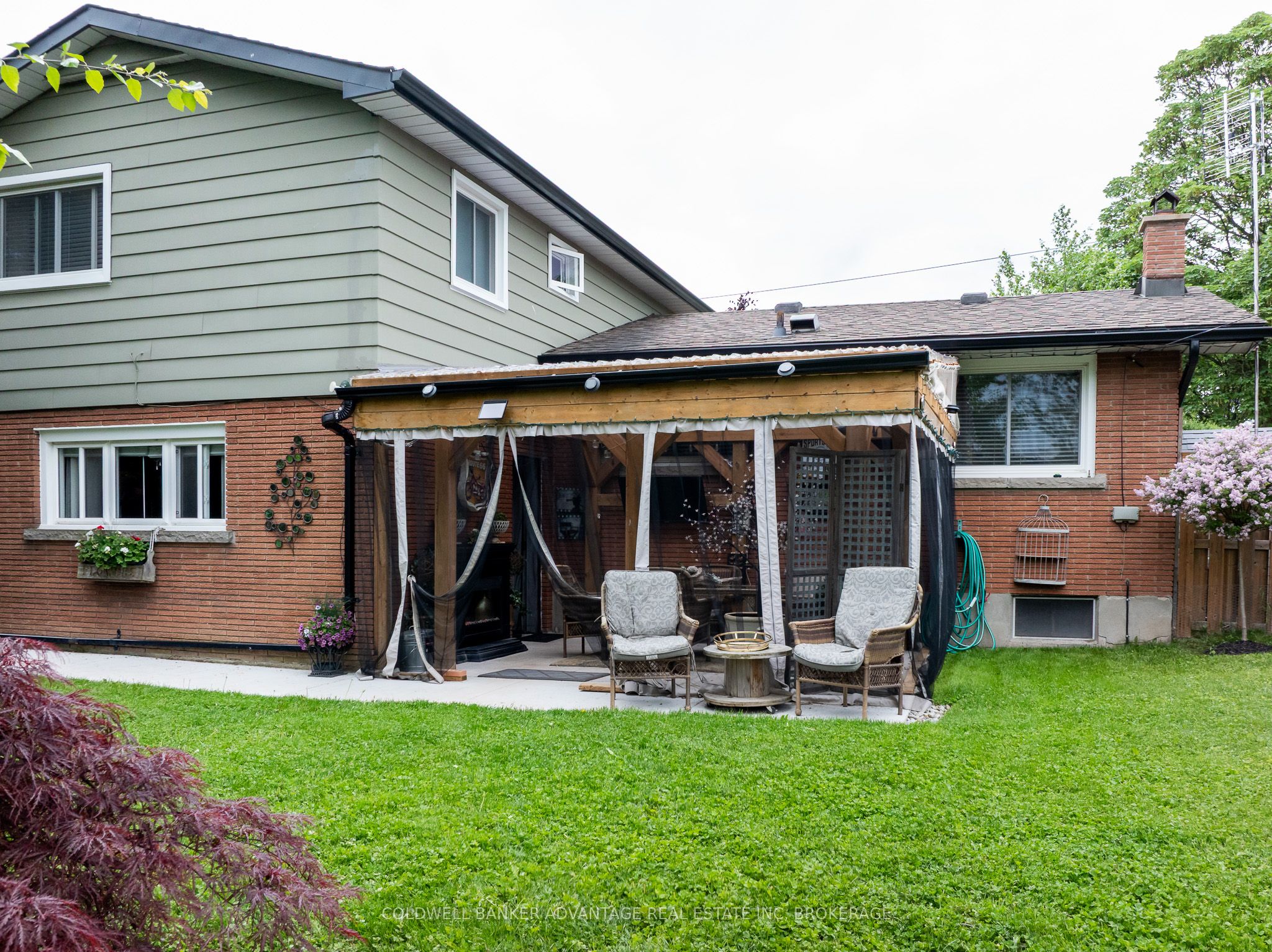 4504 Queensway Gardens N