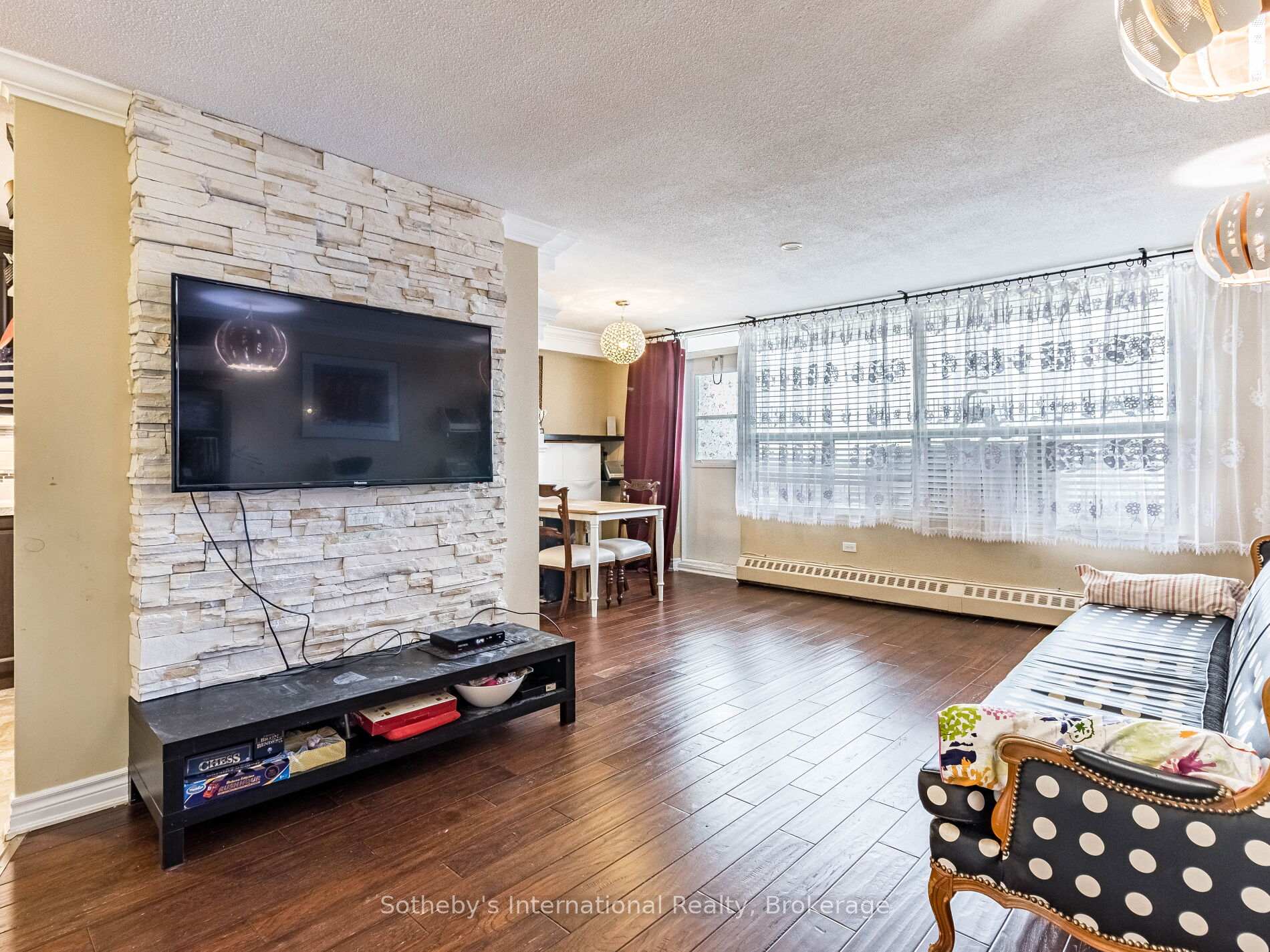 3 Bedrooms Condo at 3120 Kirwin,  Mississauga For sale