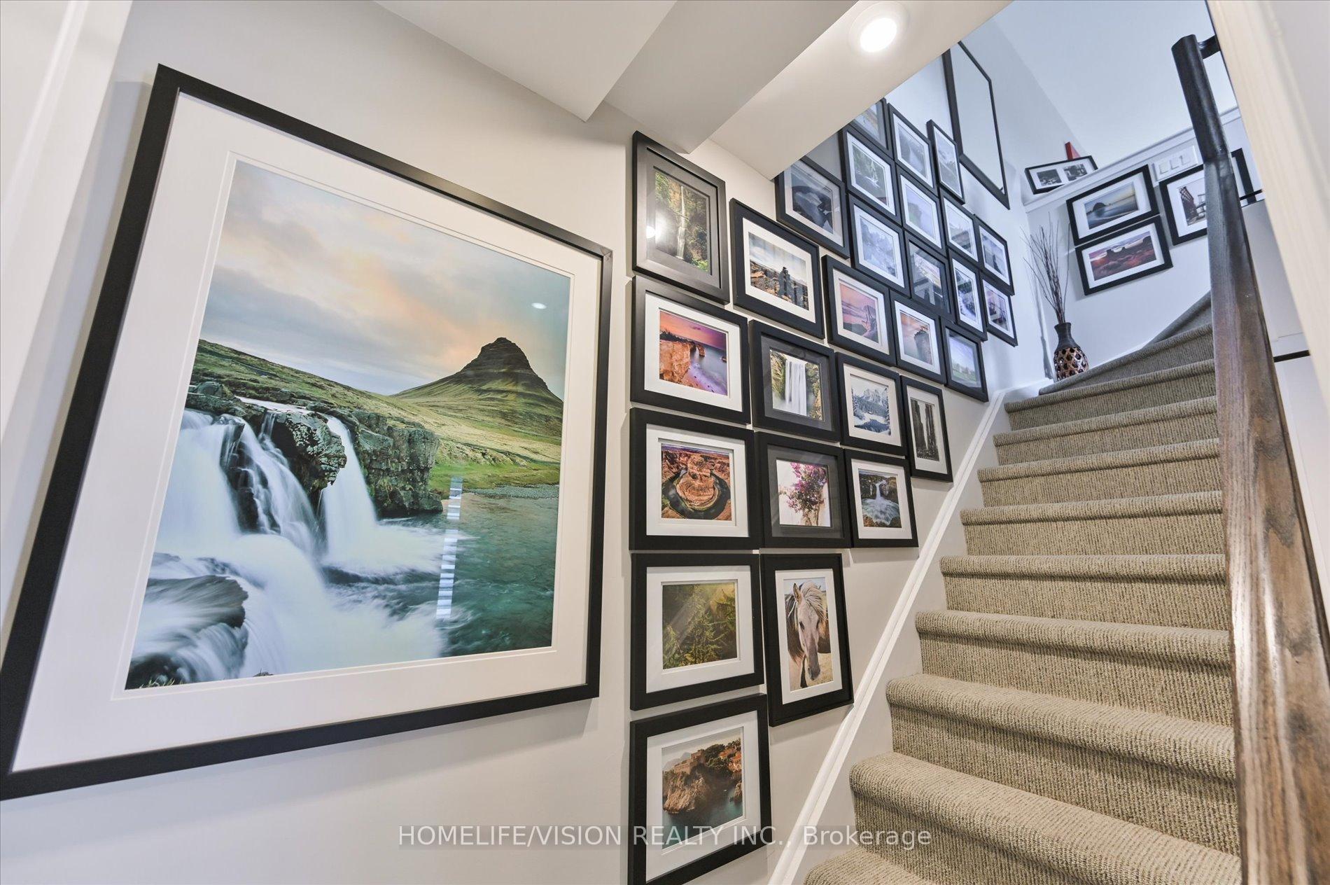 4 Bedrooms Condo at 2 Agar, Vaughan For sale