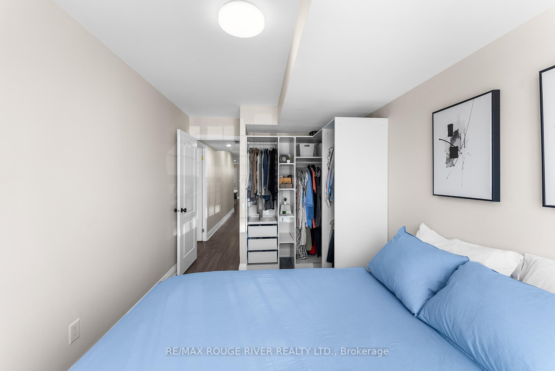 3 Bedrooms Condo at 25 Strangford, Toronto For sale