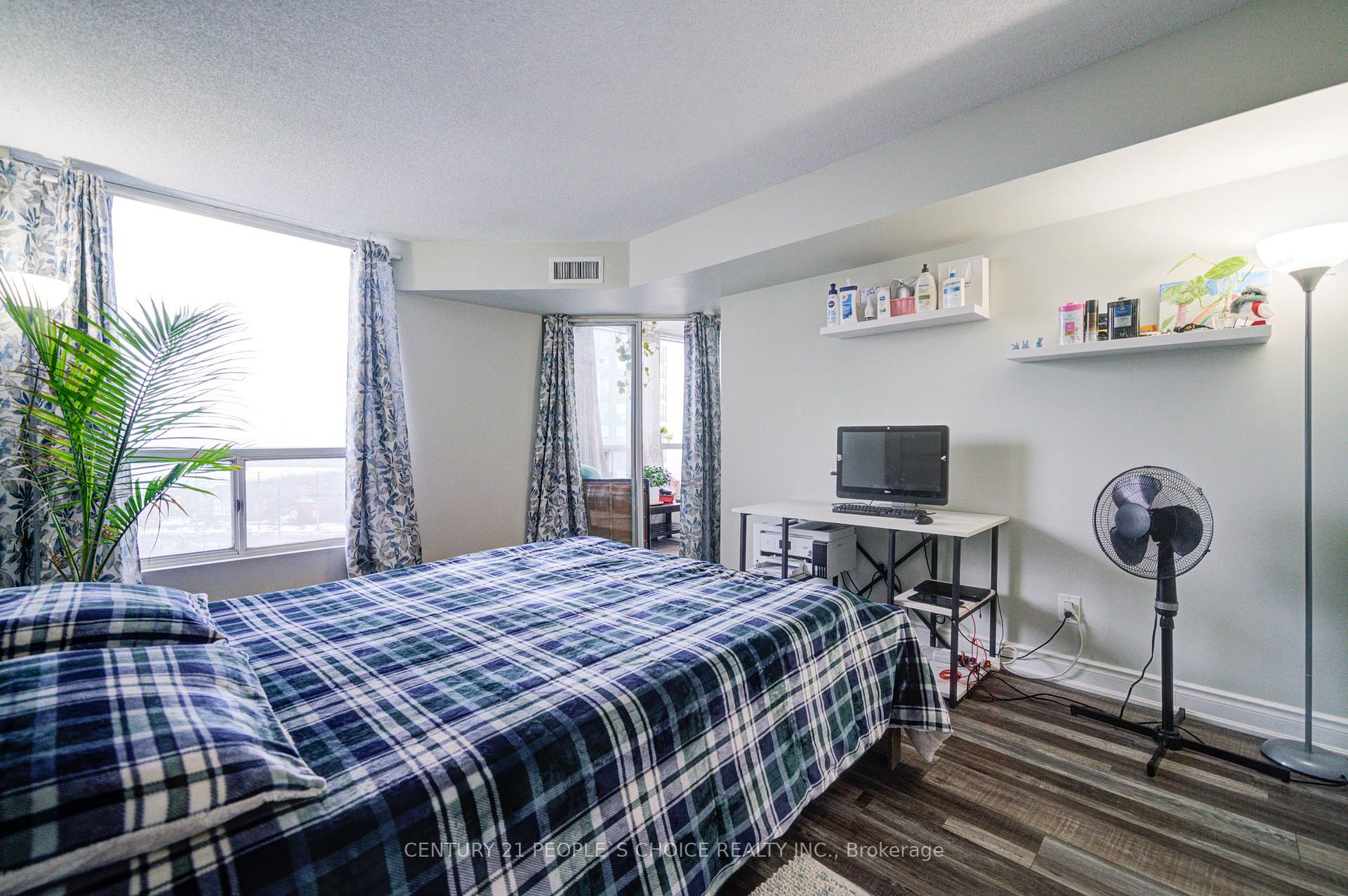 3 Bedrooms Condo at 4460 Tucana, Mississauga For sale
