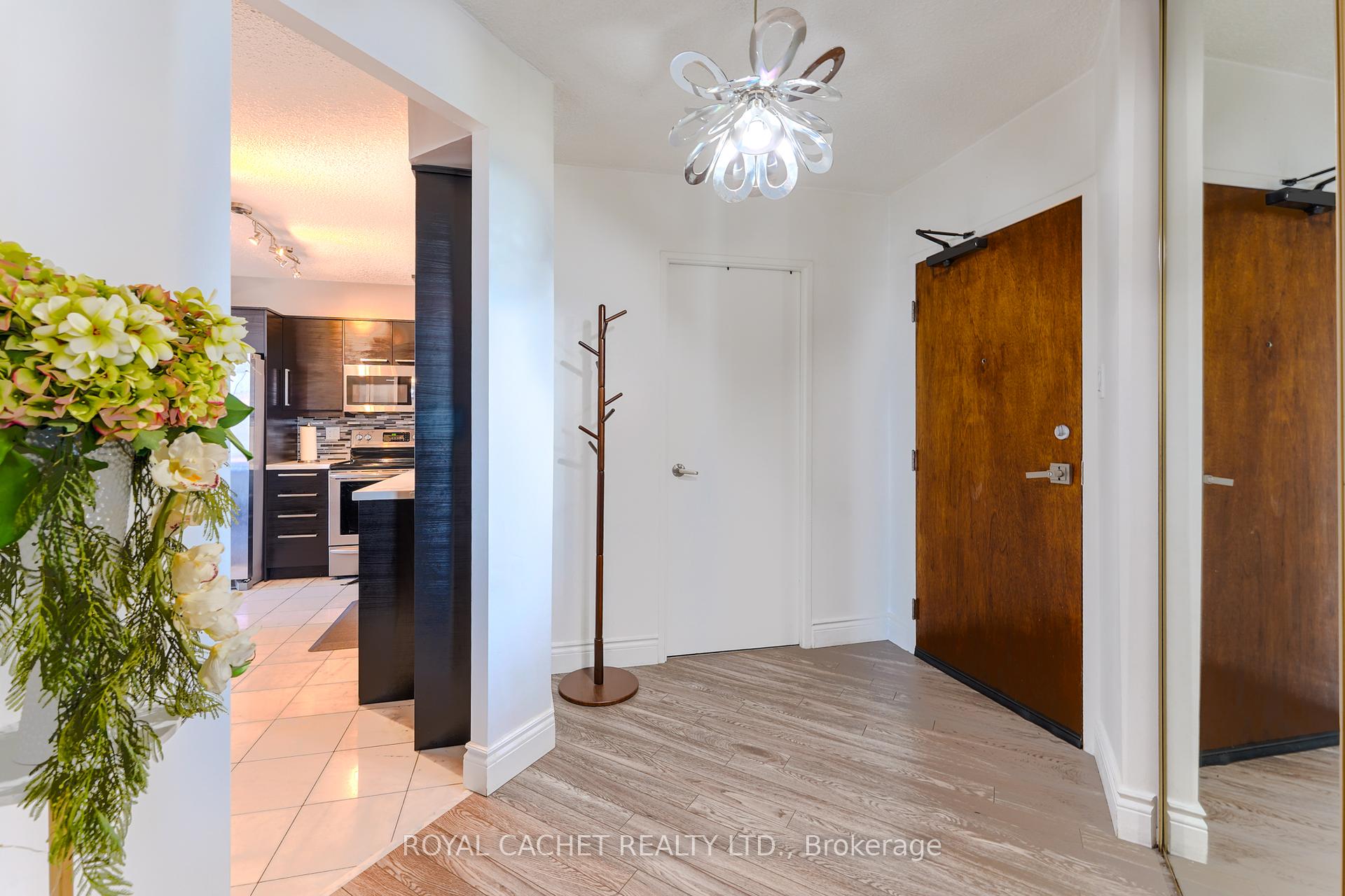 3 Bedrooms Condo at 75 Graydon Hall, Toronto For sale