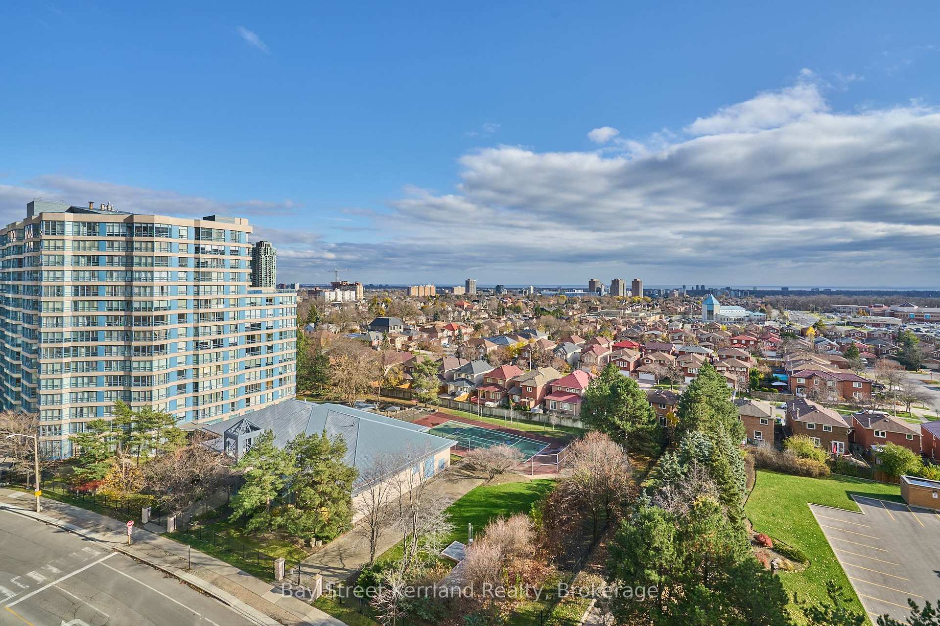 2 Bedrooms Condo at 3880 Duke Of York,  Mississauga For sale