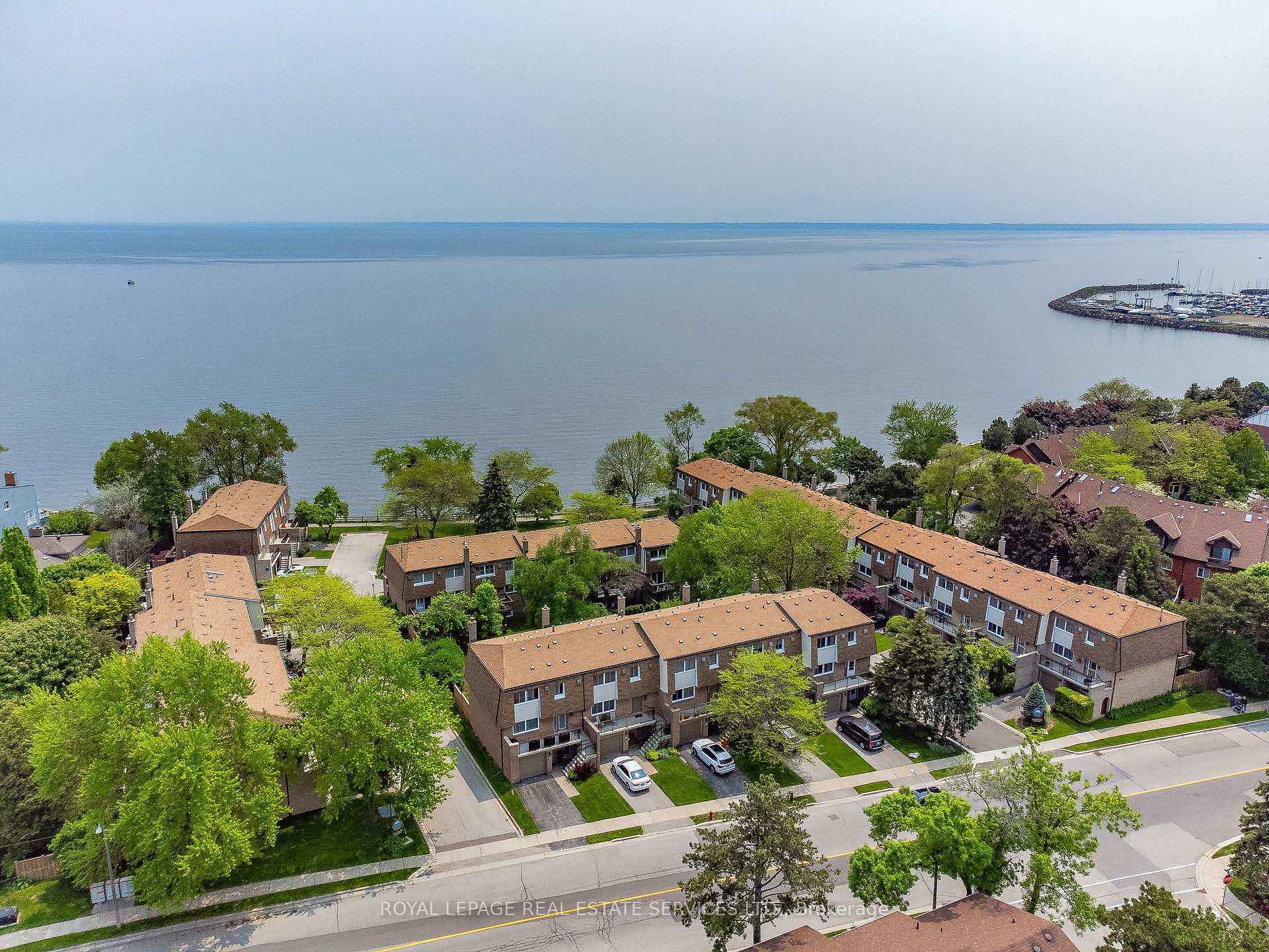 3 Bedrooms Condo at 2098 Marine, Oakville For sale