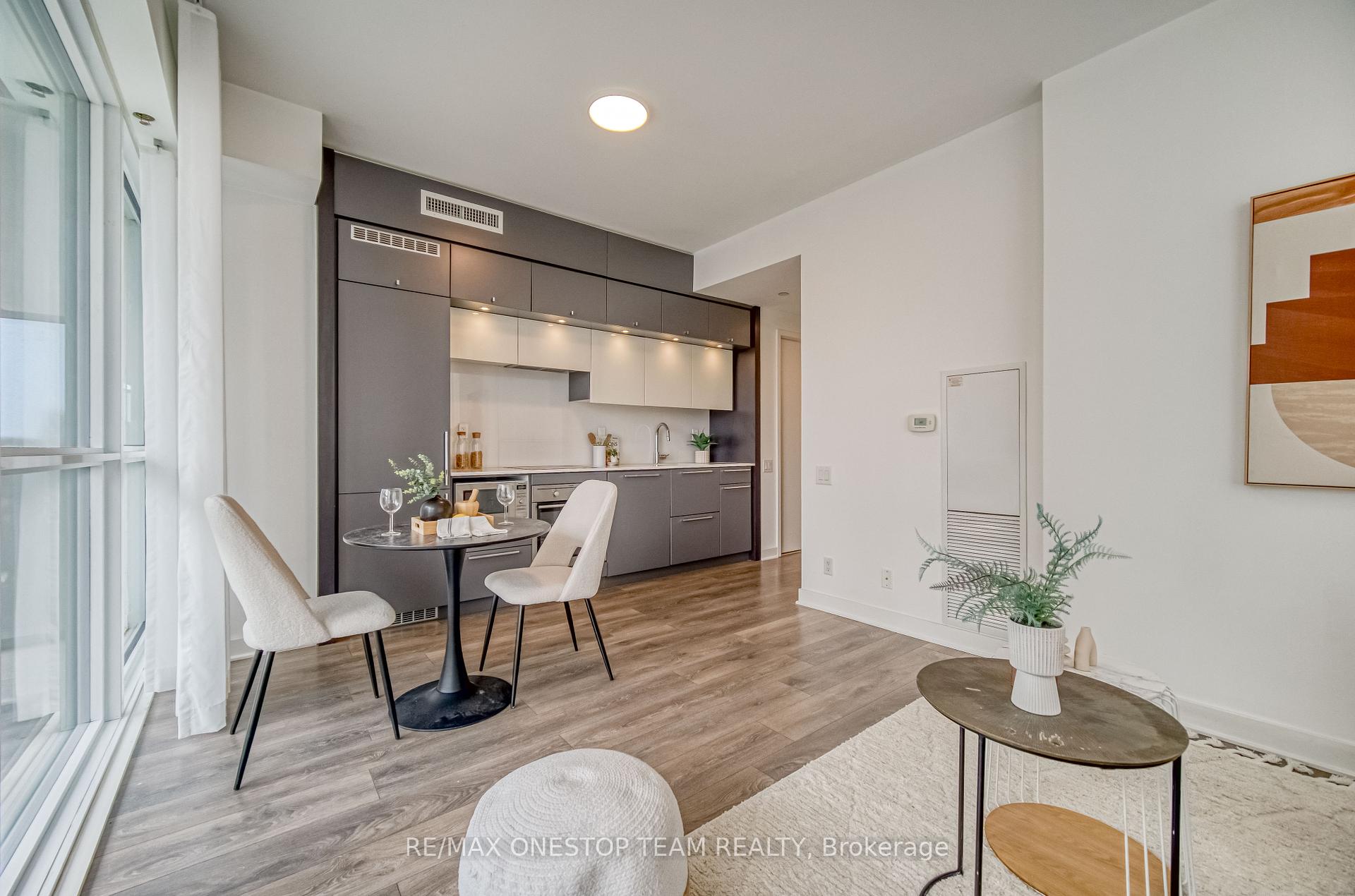 1 Bedroom Condo at 15 Grenville, Toronto For sale