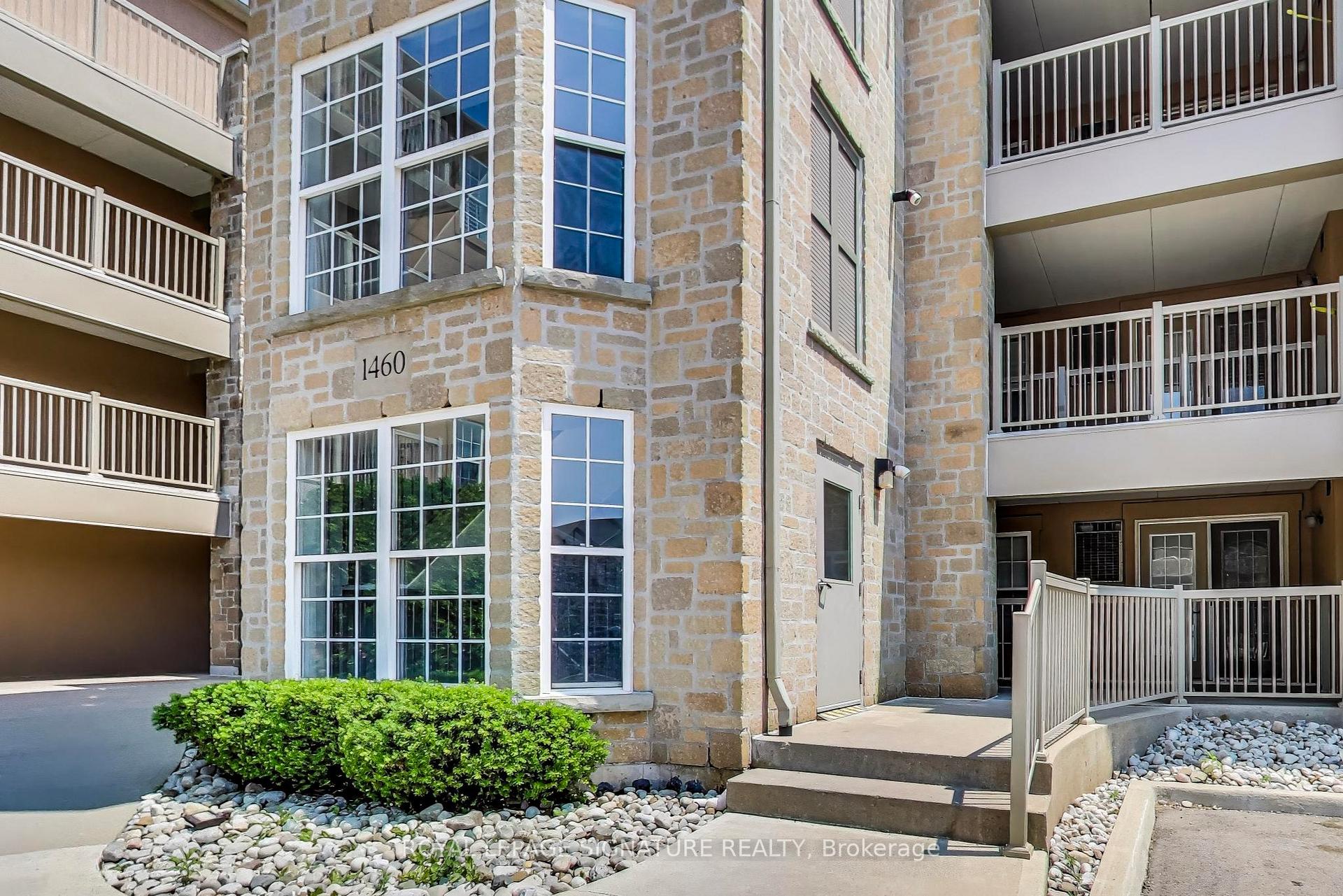 3 Bedrooms Condo at 1460 Bishops, Oakville For sale