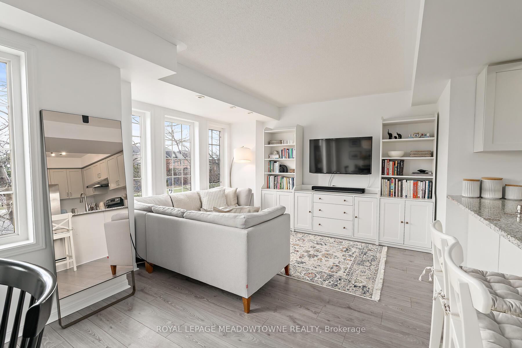 2 Bedrooms Condo at 2614 Dashwood, Oakville For sale