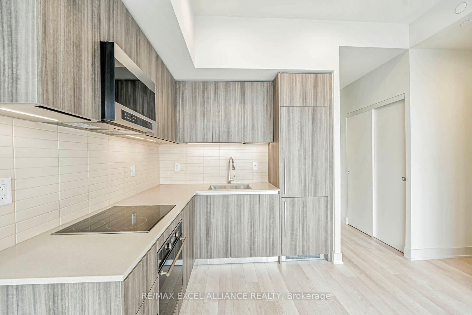 2 Bedrooms Condo at 8 Cumberland, Toronto For sale