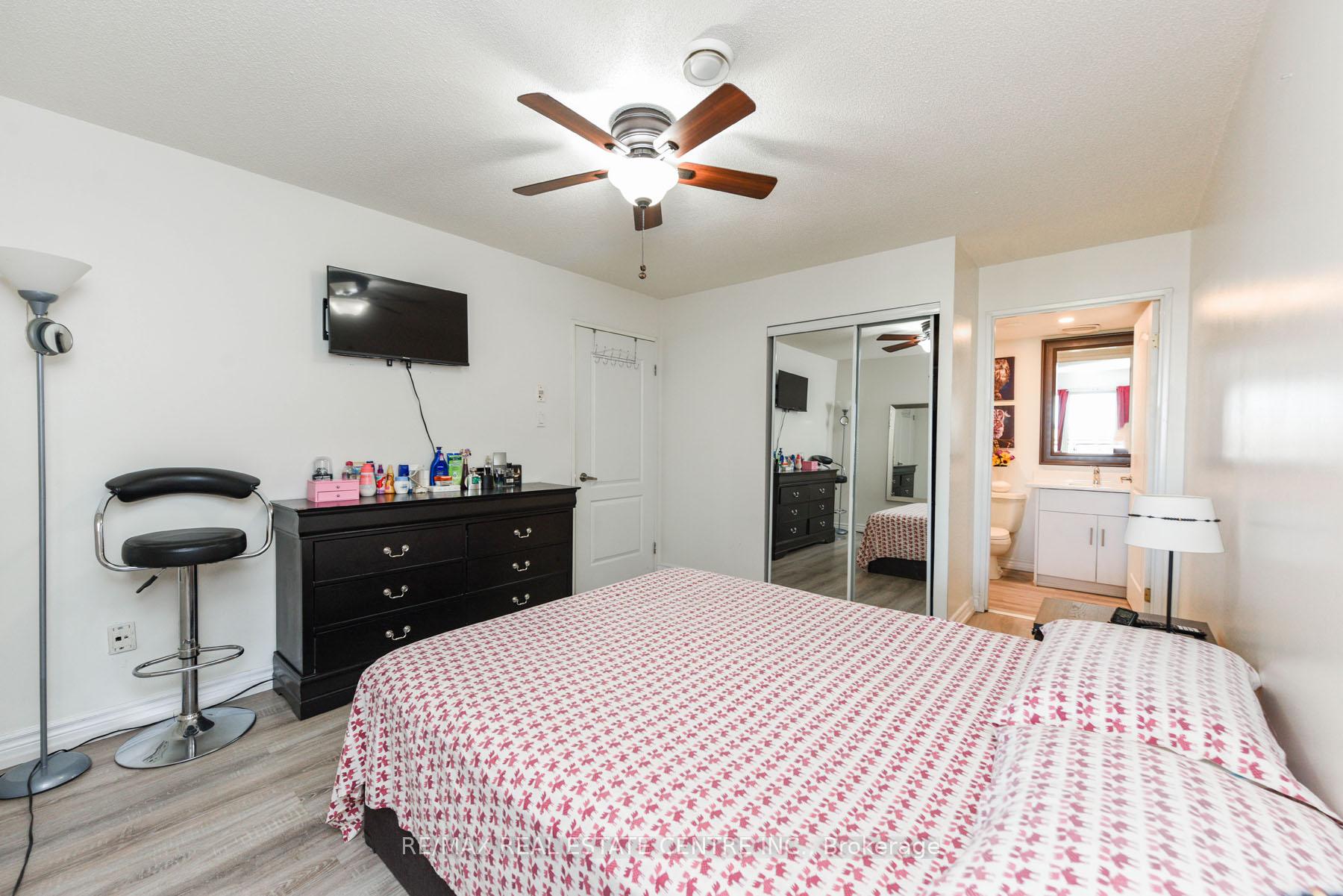 3 Bedrooms Condo at 7405 Goreway, Mississauga For sale