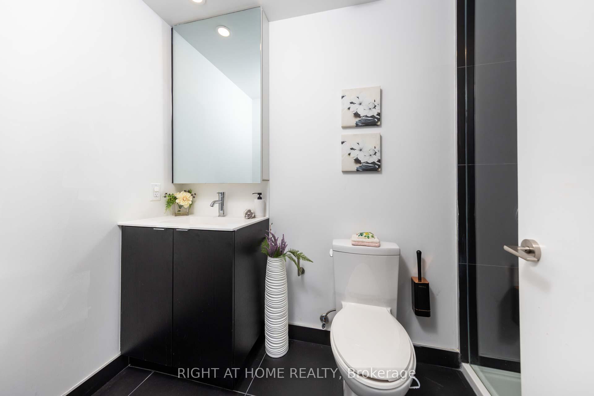 3 Bedrooms Condo at 20 Edward, Toronto For sale