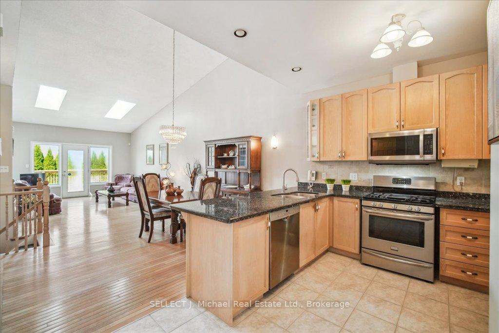 3 Bedrooms Condo at 213 Nash, Hamilton For sale
