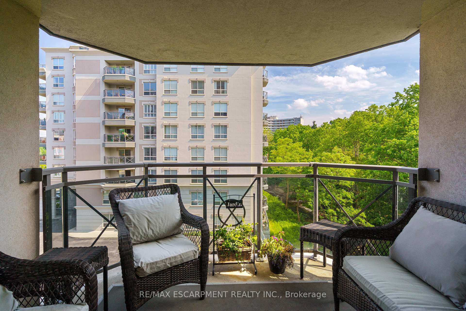 2 Bedrooms Condo at 4000 Creekside, Hamilton For sale