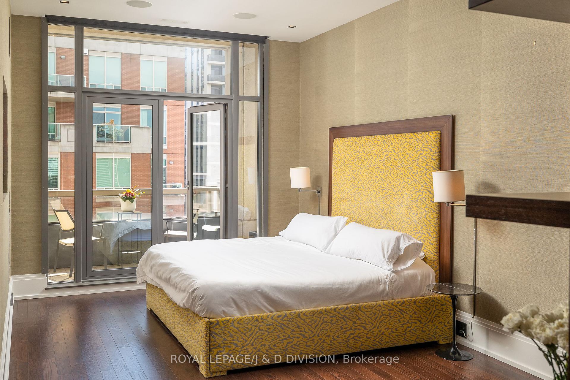 3 Bedrooms Condo at 68 Yorkville,  Toronto For sale