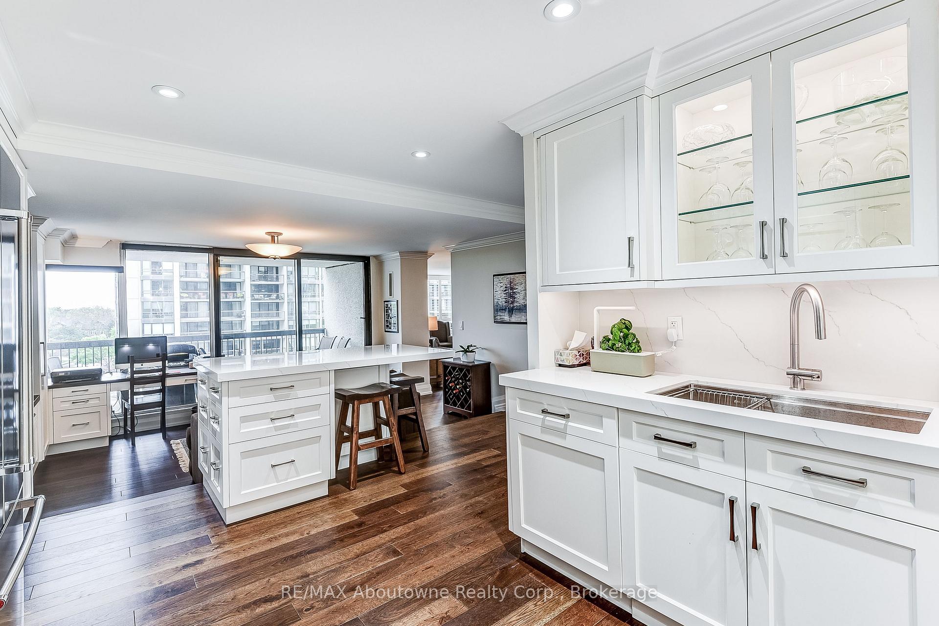2 Bedrooms Condo at 2180 Marine, Oakville For sale