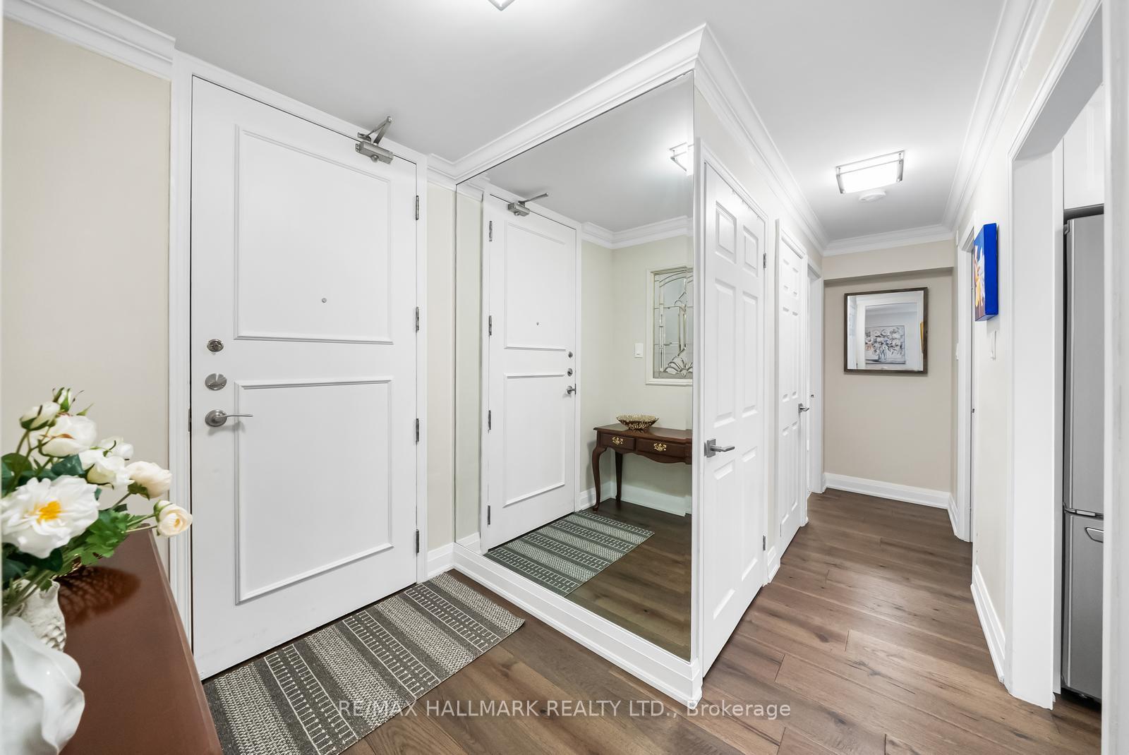2 Bedrooms Condo at 2210 Lakeshore, Burlington For sale