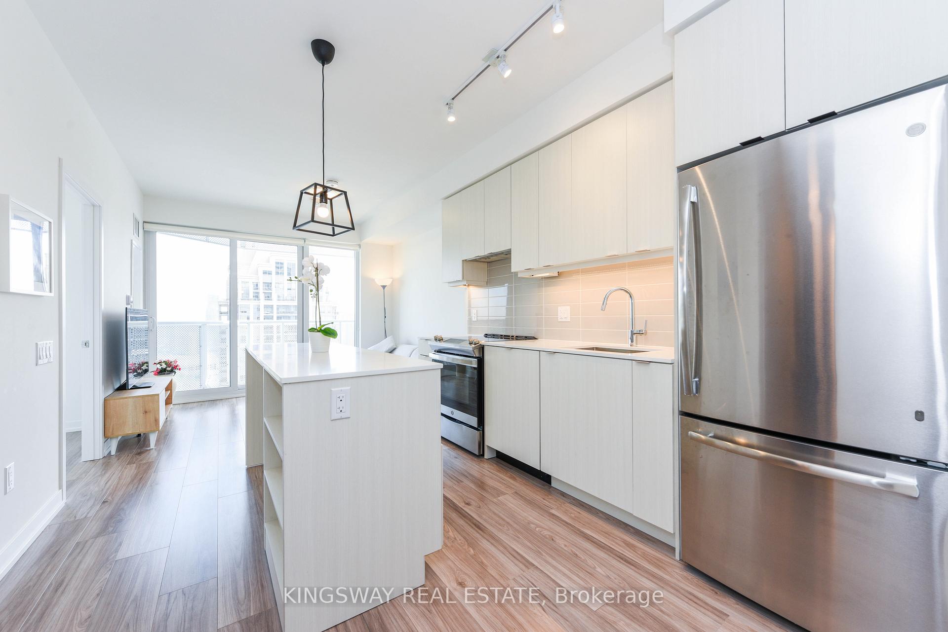 2 Bedrooms Condo at 4065 Confederation, Mississauga For sale
