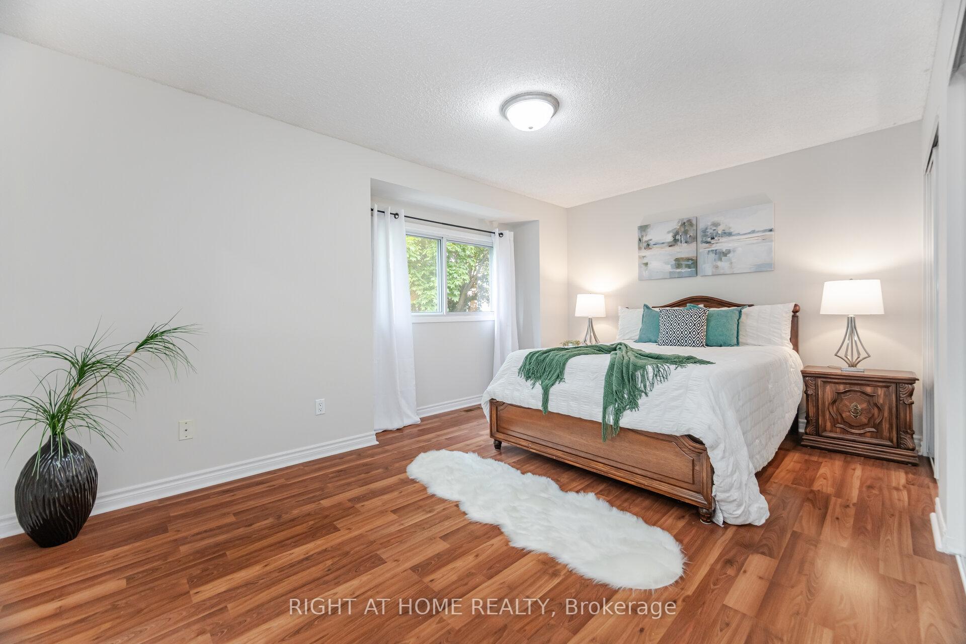 3 Bedrooms Condo at 3600 Colonial, Mississauga For sale