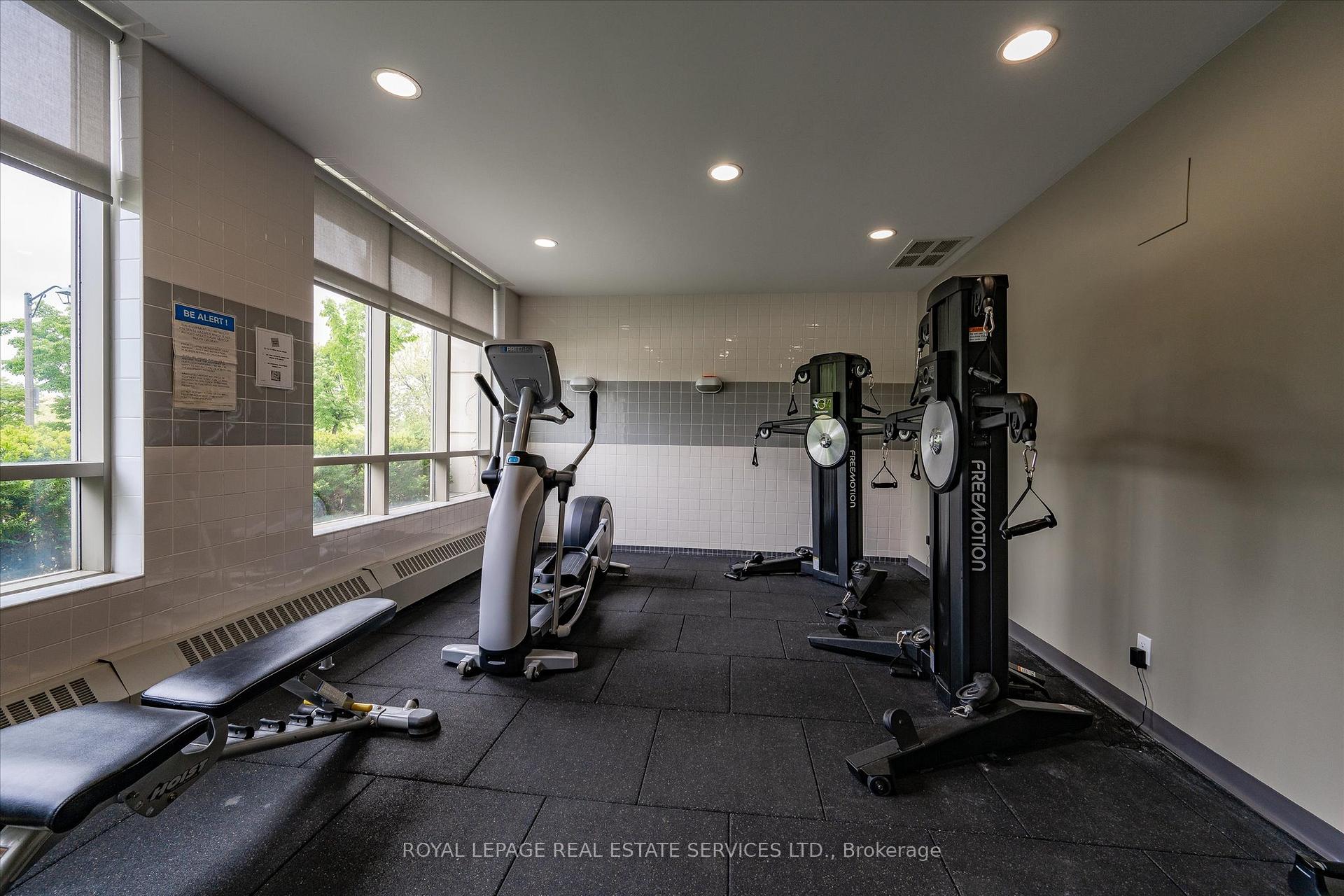 2 Bedrooms Condo at 2325 Central Park, Oakville For sale