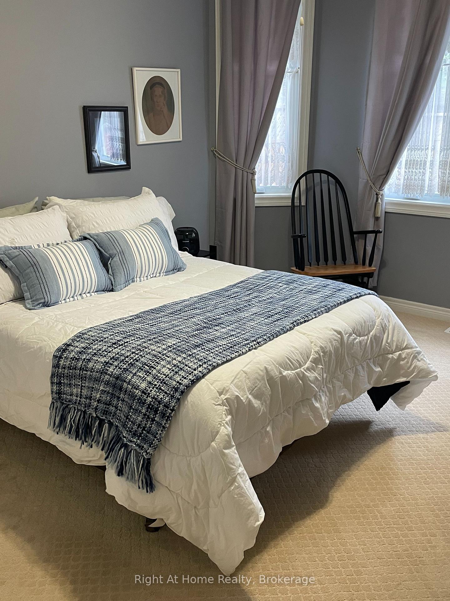 2 Bedrooms Condo at 84 Greentrail, Hamilton For sale