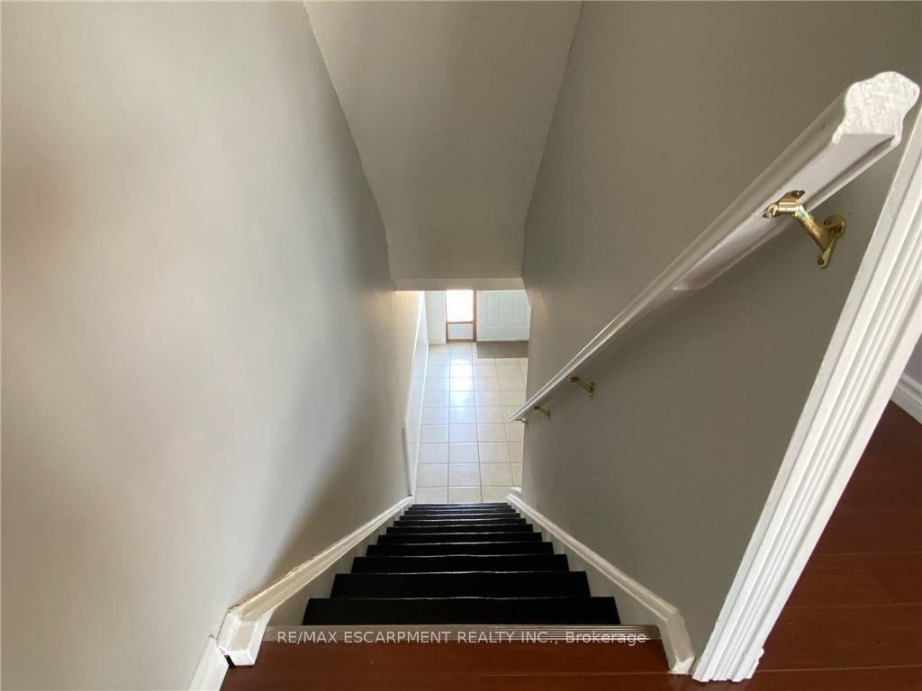 3 Bedrooms Condo at 1025 Upper Gage, Hamilton For sale