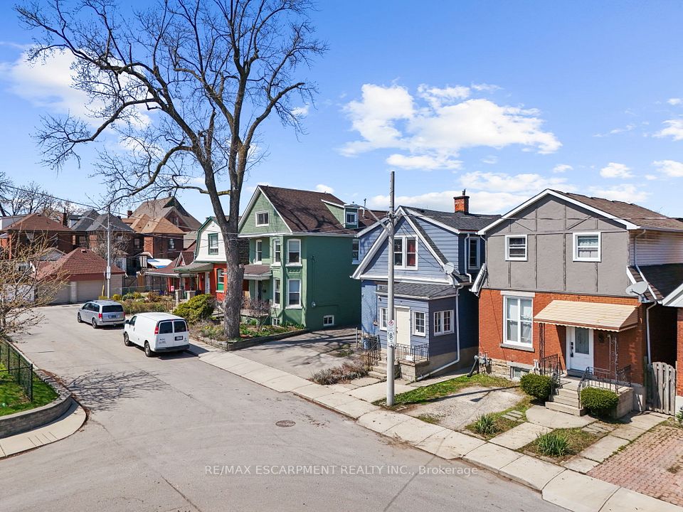 11 Wright Avenue, Hamilton, ON L8L 2T5