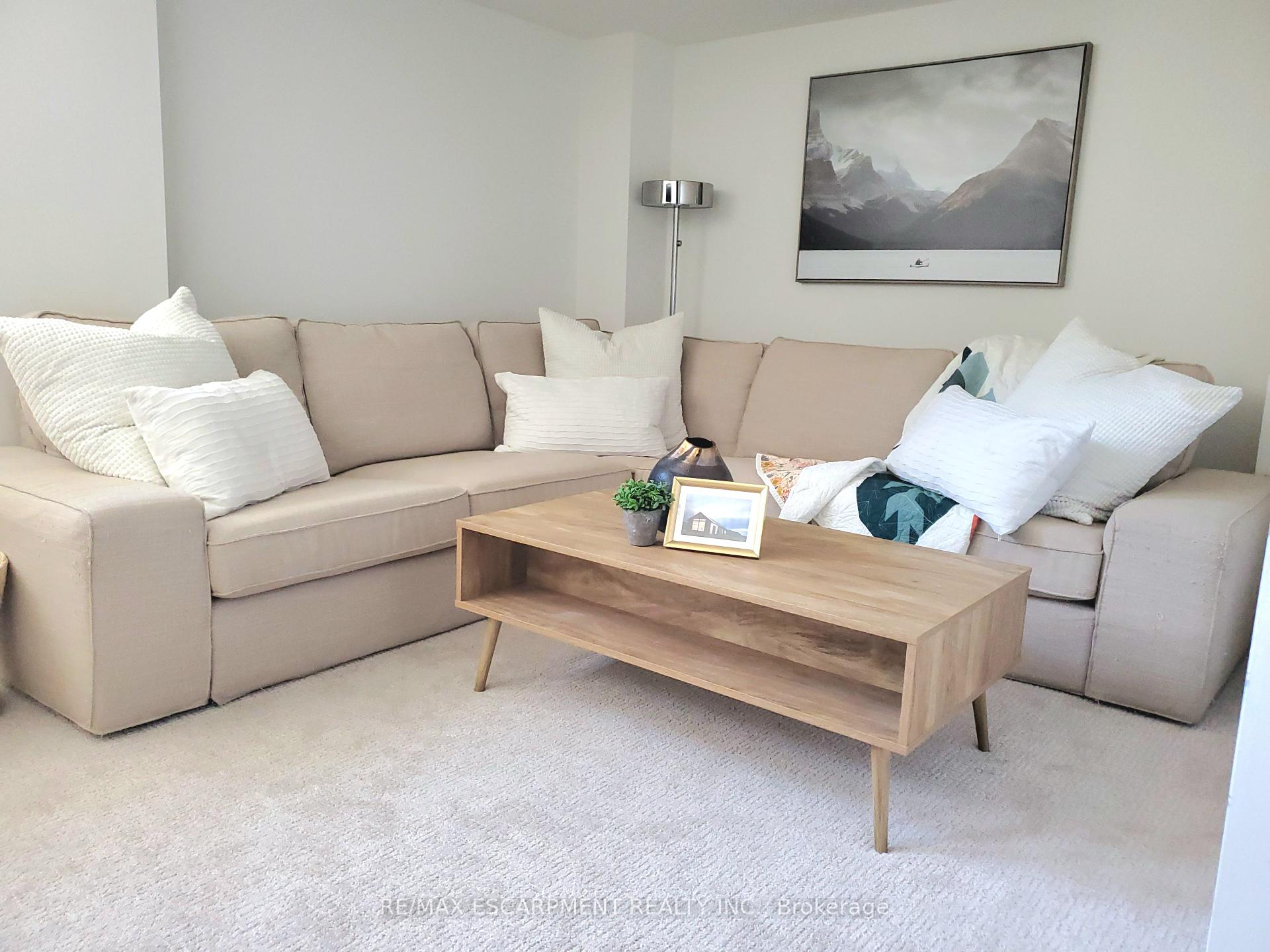 3 Bedrooms Condo at 305 Garner, Hamilton For sale