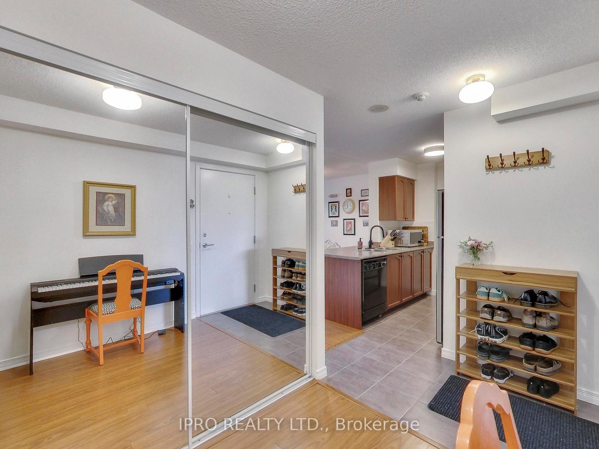 3 Bedrooms Condo at 60 Heintzman, Toronto For sale