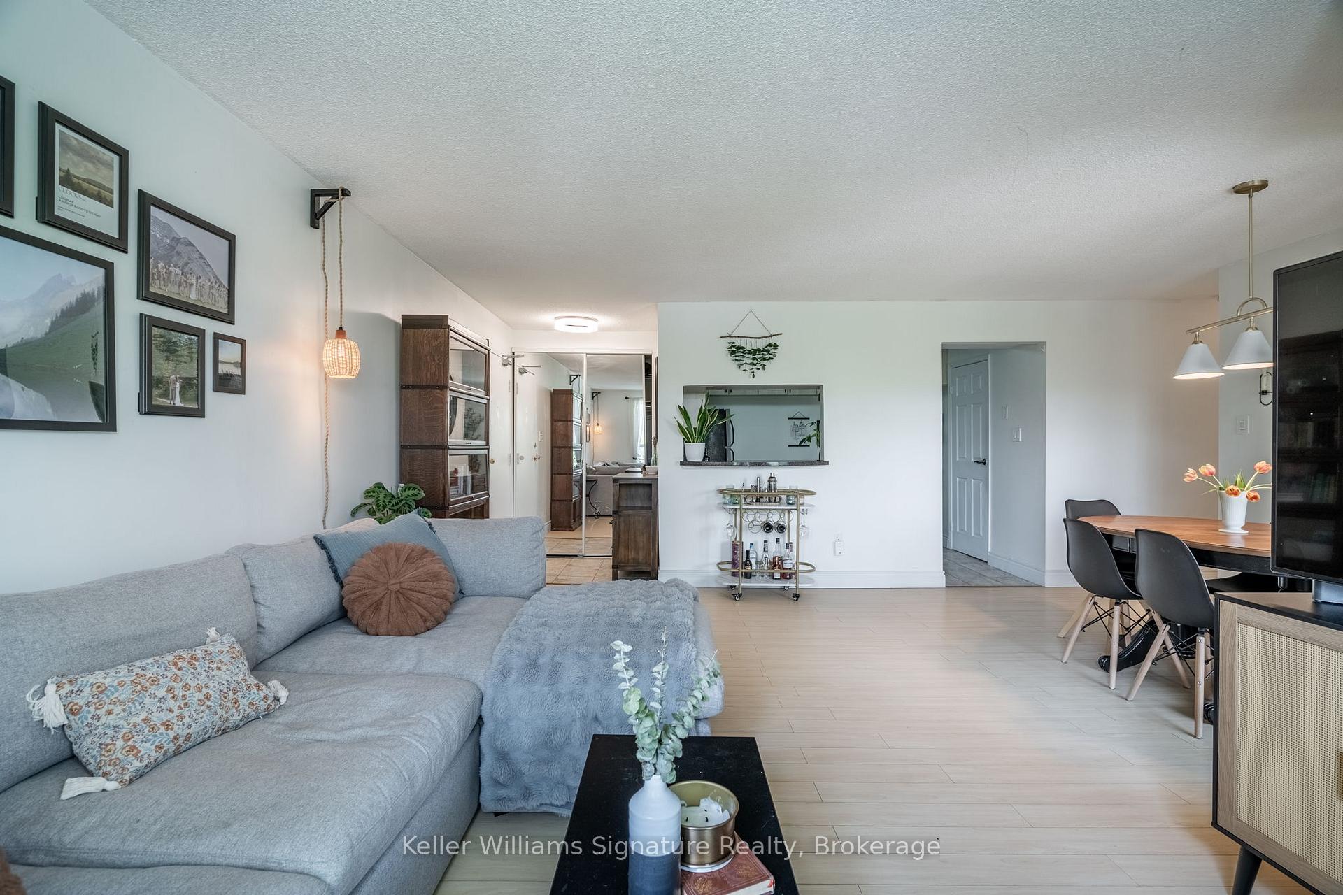 3 Bedrooms Condo at 3835 Lake Shore, Toronto For sale