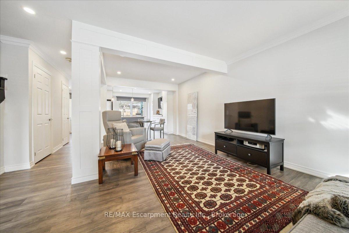 3 Bedrooms Condo at 779 Hyde,  Burlington For sale