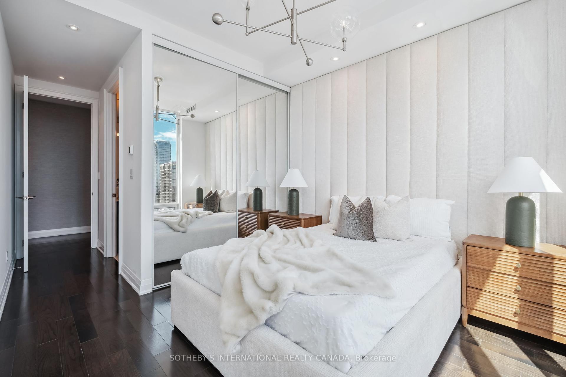 3 Bedrooms Condo at 1 Bedford, Toronto For sale