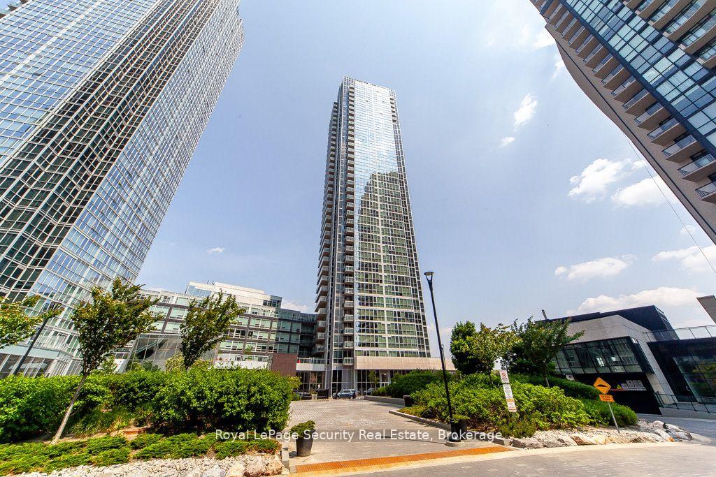 2 Bedrooms Condo at 2908 Highway 7, Vaughan For sale