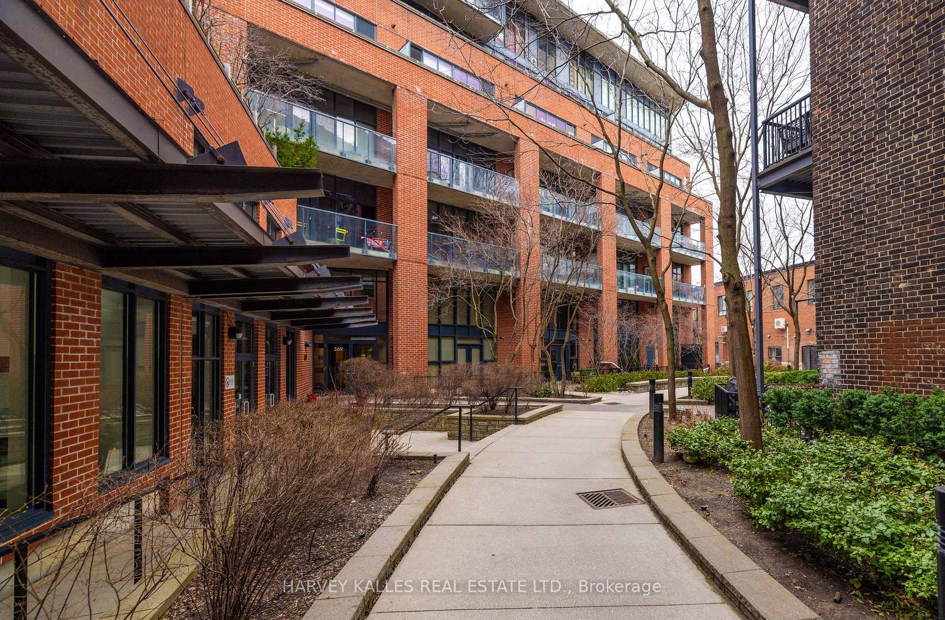 2 Bedrooms Condo at 363 Sorauren, Toronto For sale