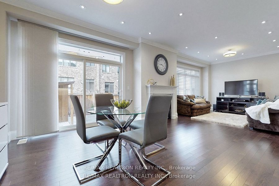 138 Chessington Avenue, East Gwillimbury, ON L9R 0R6