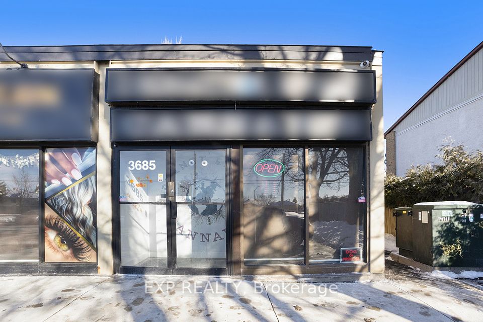 3685 Riverside
