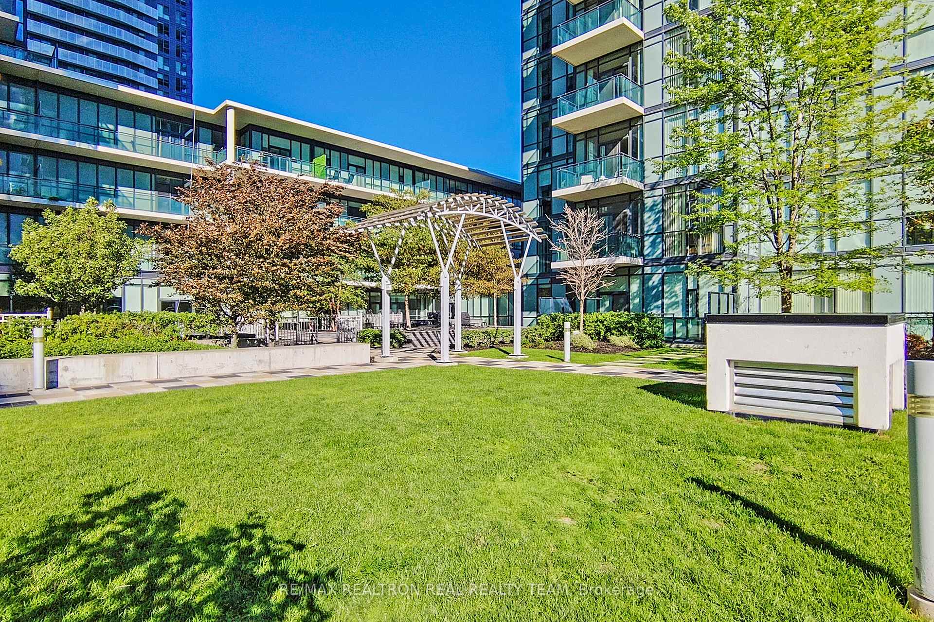 1 Bedroom Condo at 4070 Confederation, Mississauga For sale