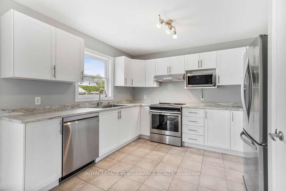 61 Albert Street, Russell, ON K0A 1W1