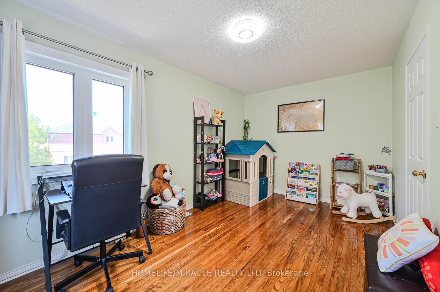 2 Bedrooms Condo at 5255 Guildwood, Mississauga For sale