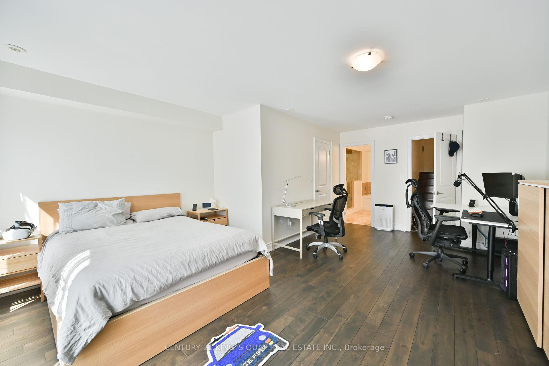 3 Bedrooms Condo at 40 Hargrave,  Toronto For sale