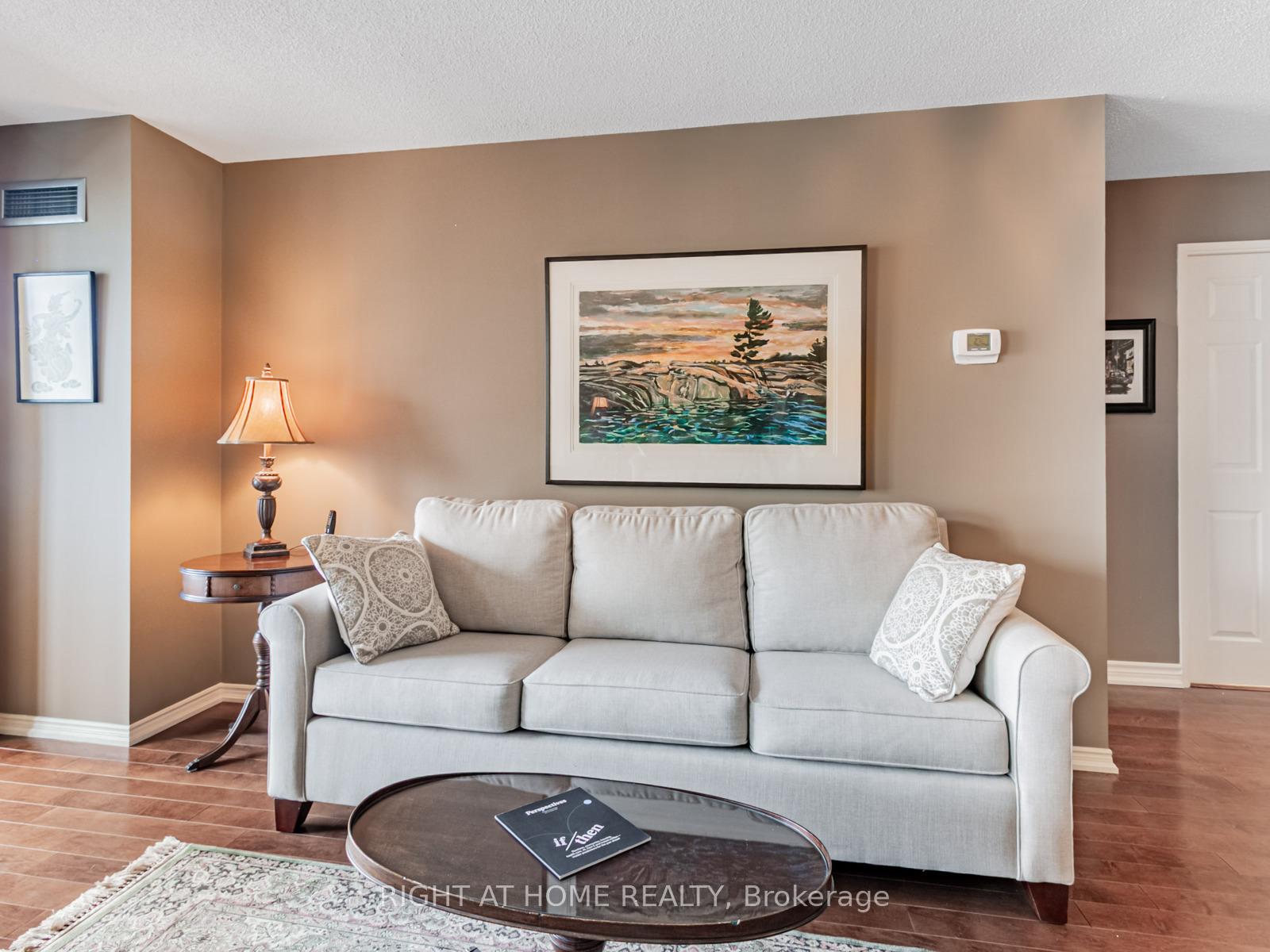 2 Bedrooms Condo at 225 Davenport, Toronto For sale