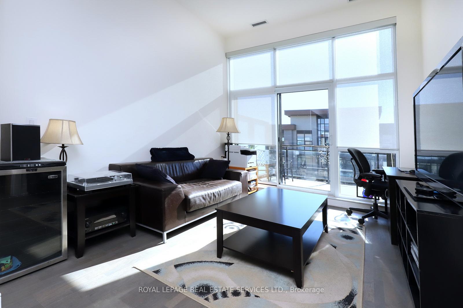 2 Bedrooms Condo at 1575 Lakeshore, Mississauga For sale