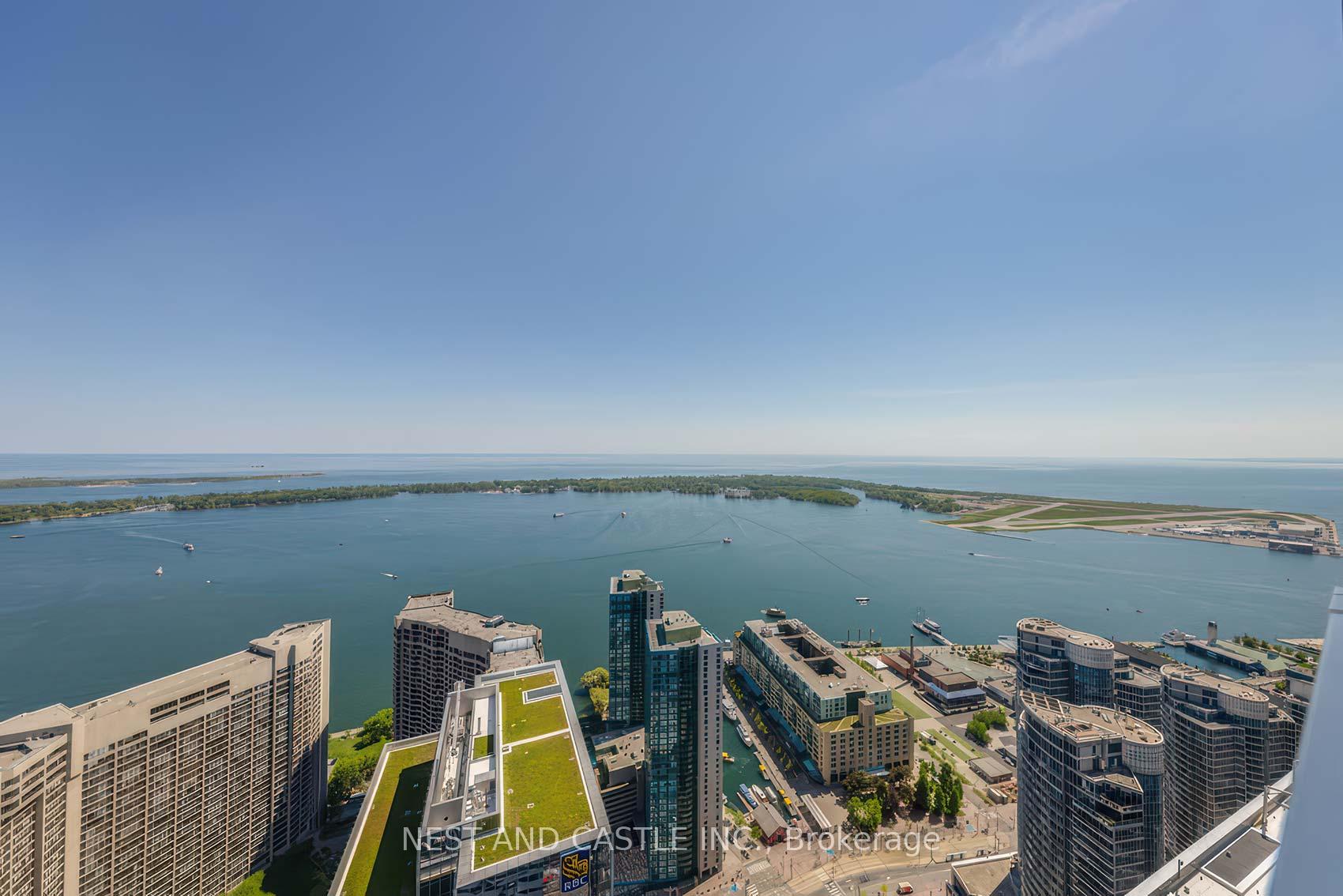 2 Bedrooms Condo at 100 Harbour, Toronto For sale
