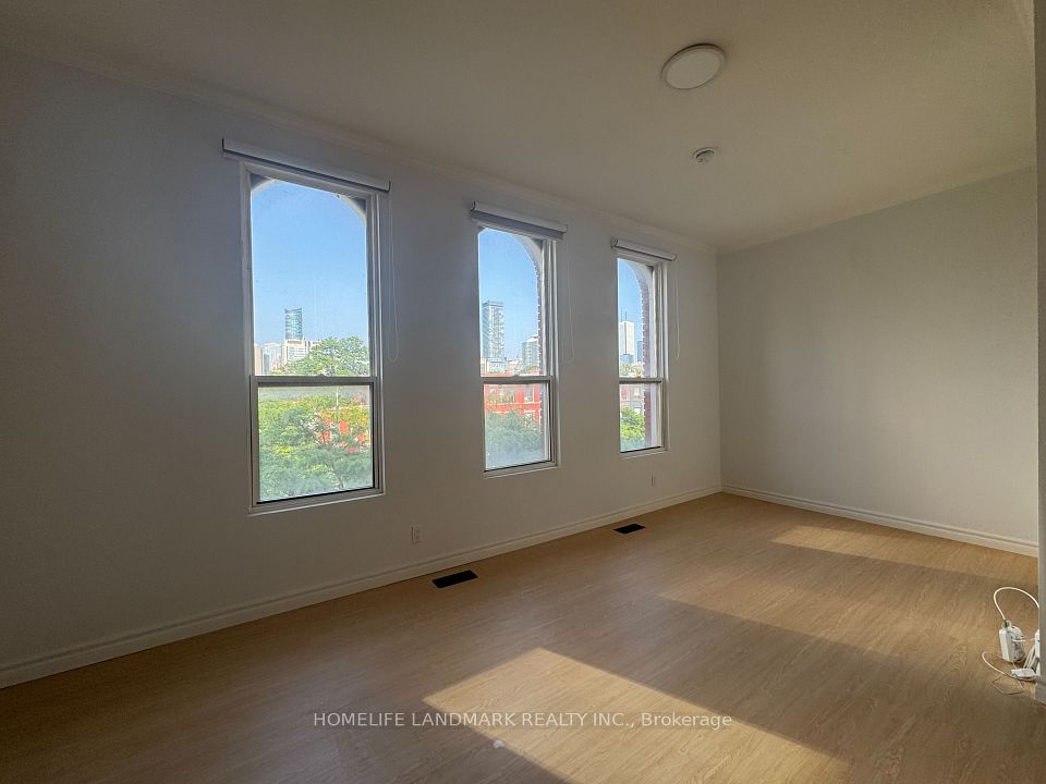 440 Spadina