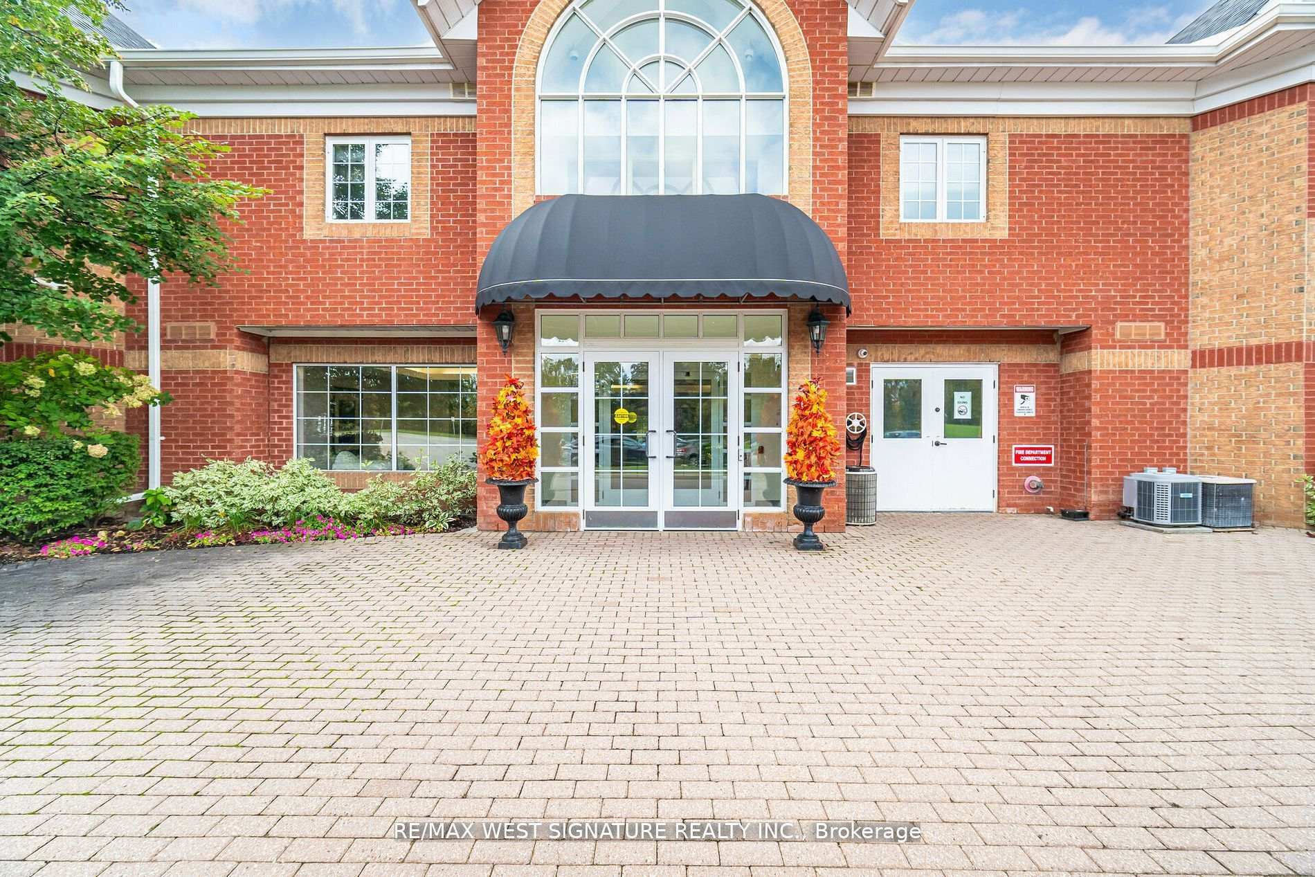 2 Bedrooms Condo at 75 Treelawn,  Vaughan For sale