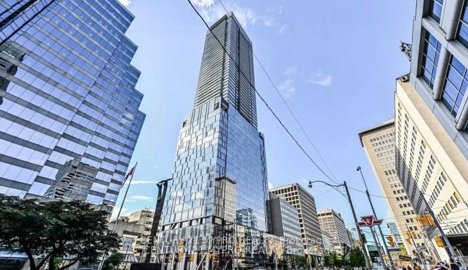 #2401 - 488 university Avenue, Toronto, ON M5G 1X3