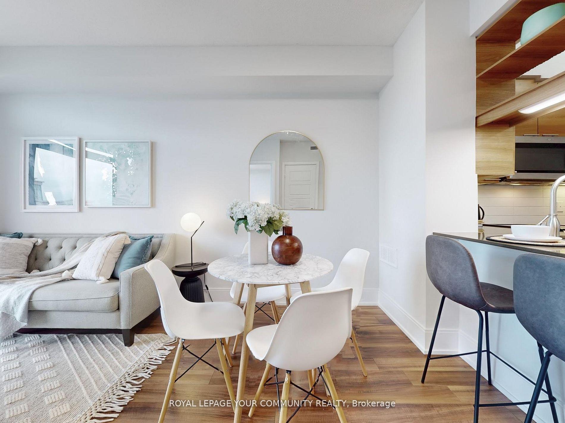 2 Bedrooms Condo at 15 Viking, Toronto For sale
