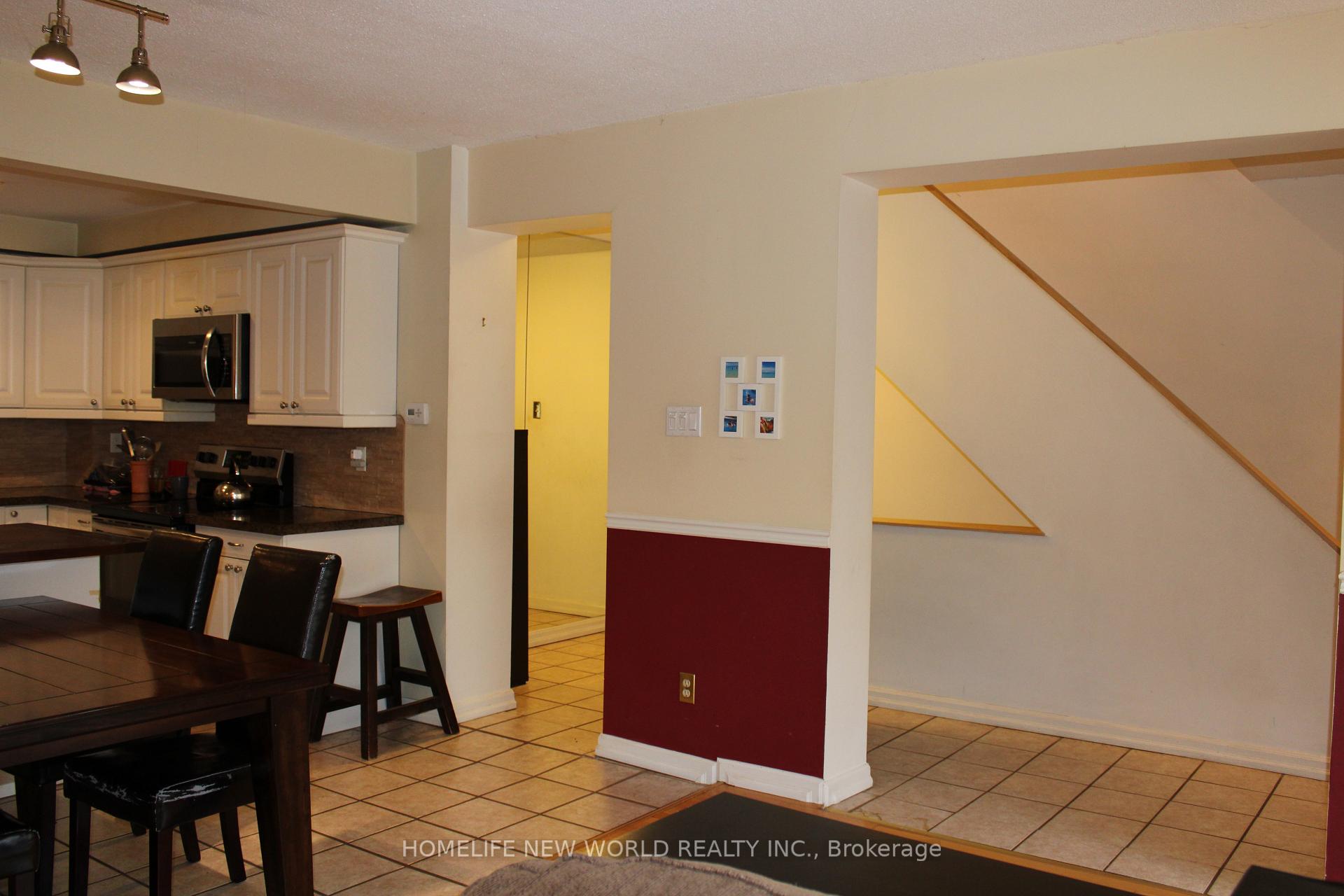 3 Bedrooms Condo at 69 Upper Canada, Toronto For sale