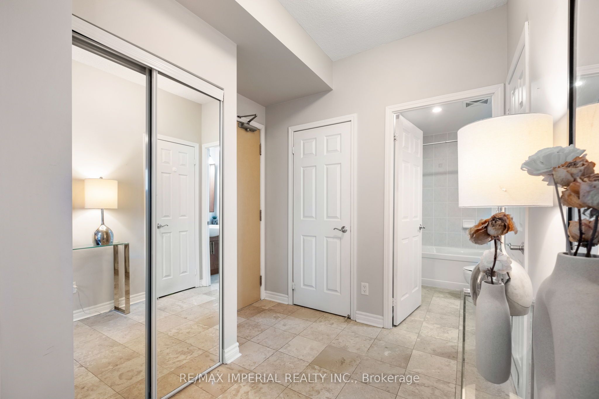 18 Holmes Avenue, #2210