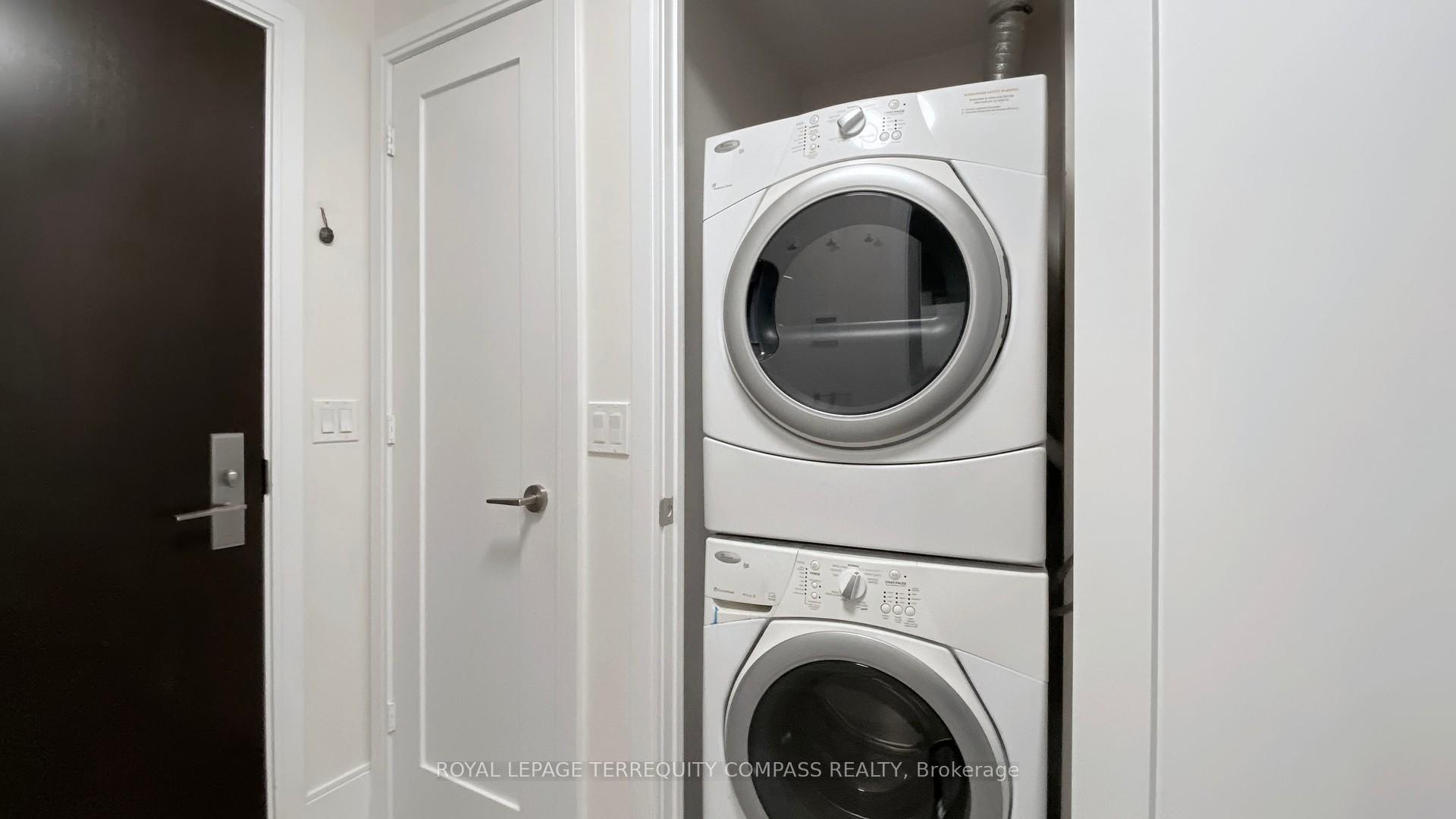 2 Bedrooms Condo at 70 Roehampton,  Toronto For sale