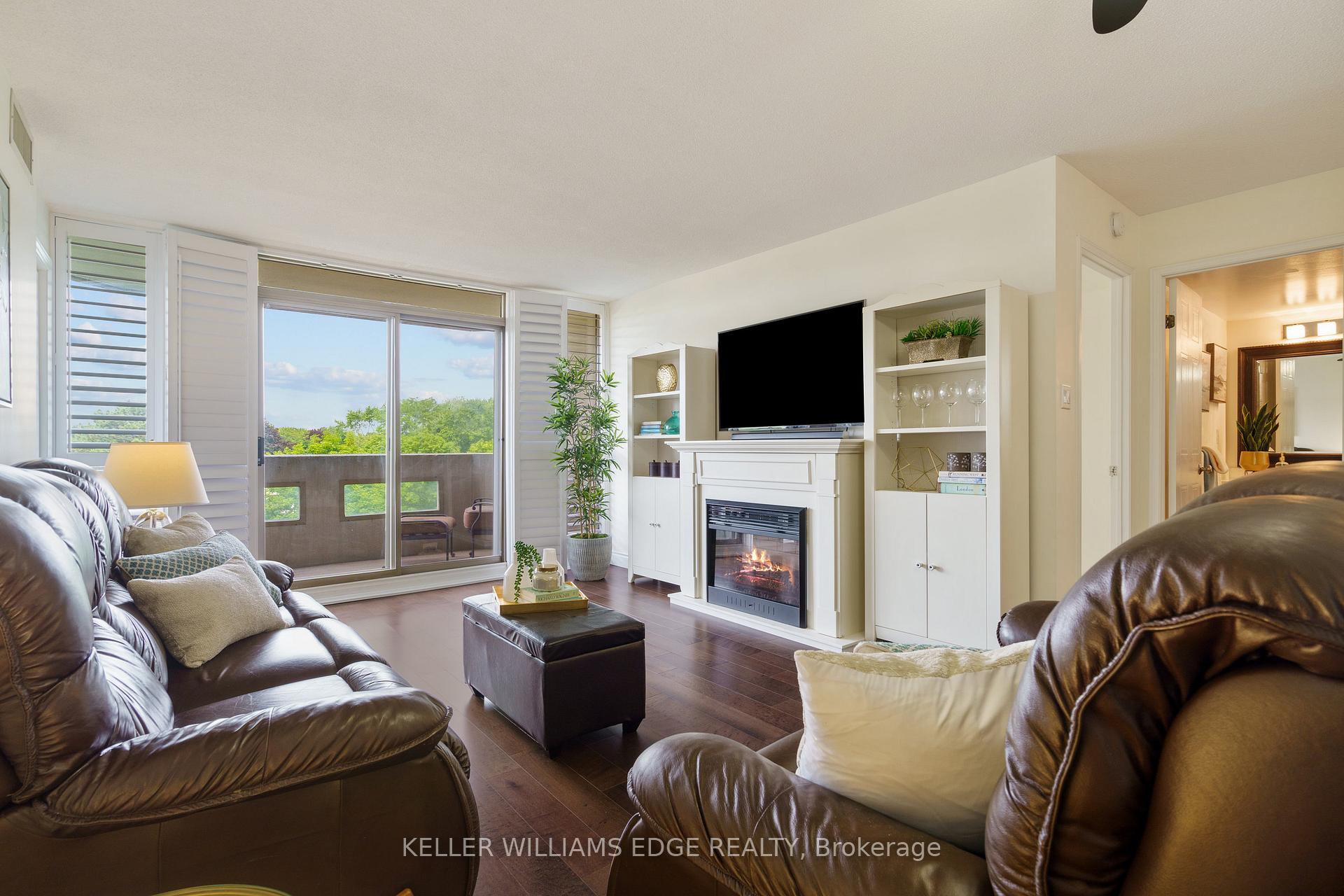 2 Bedrooms Condo at 5090 Pinedale, Burlington For sale
