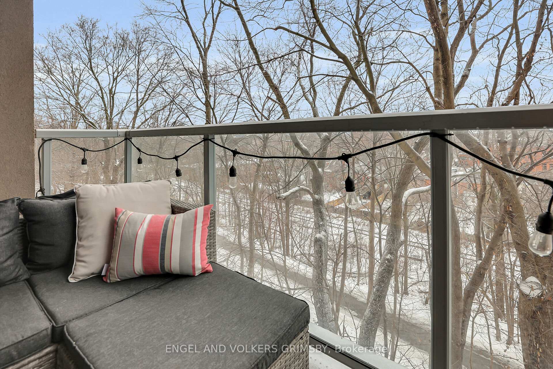 2 Bedrooms Condo at 479 Charlton,  Hamilton For sale